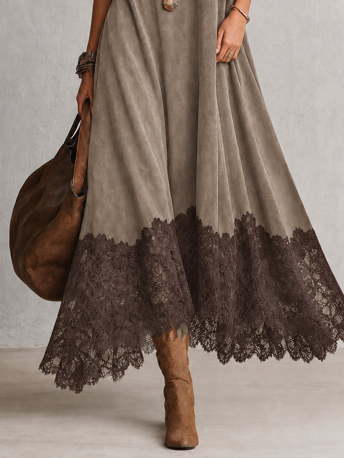 Rosalie | Robe longue effet daim à ourlet en dentelle
